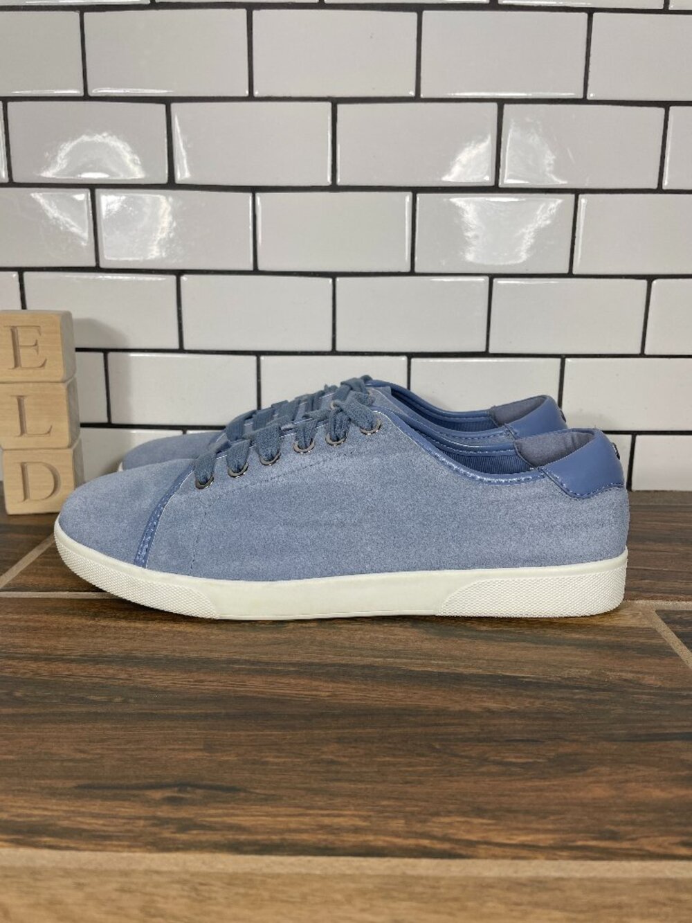 Vionic Brinley Shoes Womens Size 8 Wide Light Blue Suede Casual Sneakers